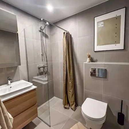 Lumignon Centre With Free Parking Spot Apartment